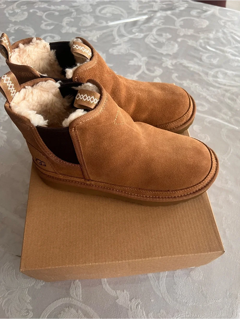 ✨New Girls UGG Kids Chestnut Suede Slip-On Boots with Shearling✨